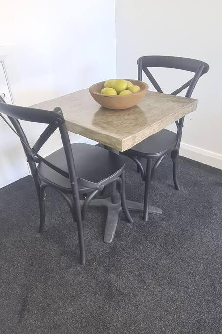 Apartment 1 - Haddin Court - Executive One Bedroom Μπλένχαϊμ Εξωτερικό φωτογραφία