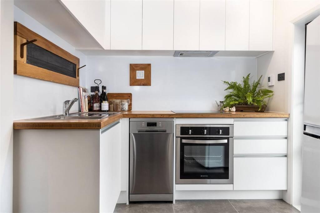 Apartment 1 - Haddin Court - Executive One Bedroom Μπλένχαϊμ Εξωτερικό φωτογραφία